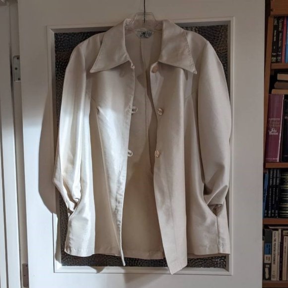 Lustrous Chic Swing Coat Light Jacket A-line shape, Pointed Collar, Tan - Picture 2 of 15